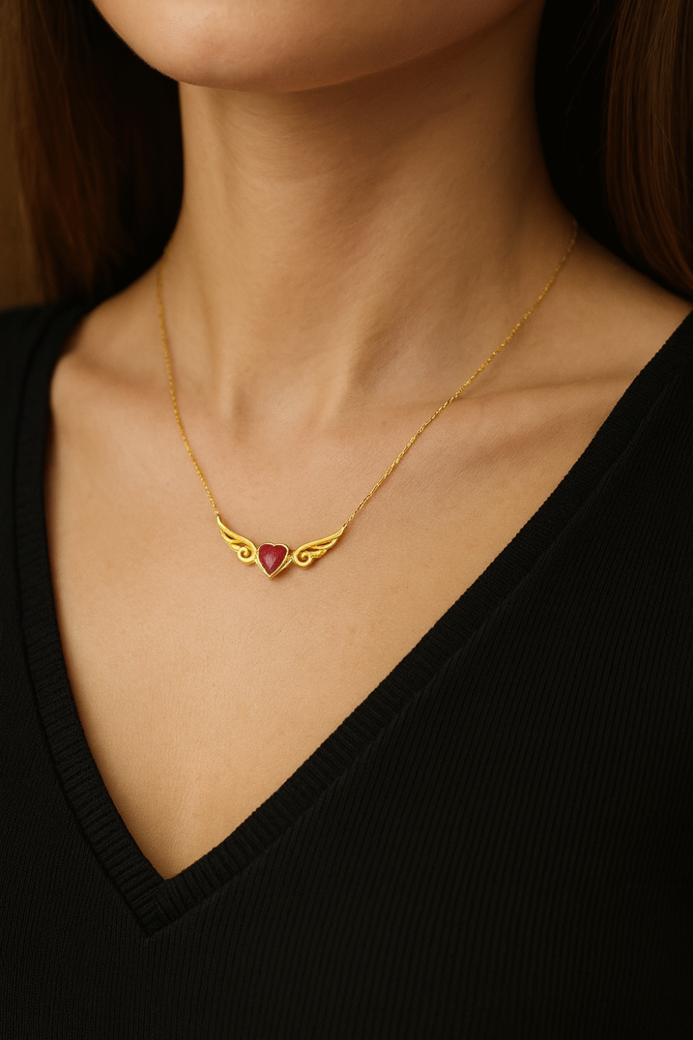 Collier Doré Femme – Pendentif Ailes & Pierre Rouge en Cœur – Élégance Intemporelle – Image 2