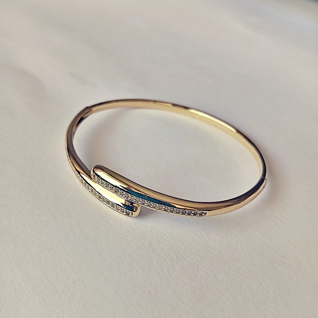 Bracelet Orlaya – Clé d’Élégance